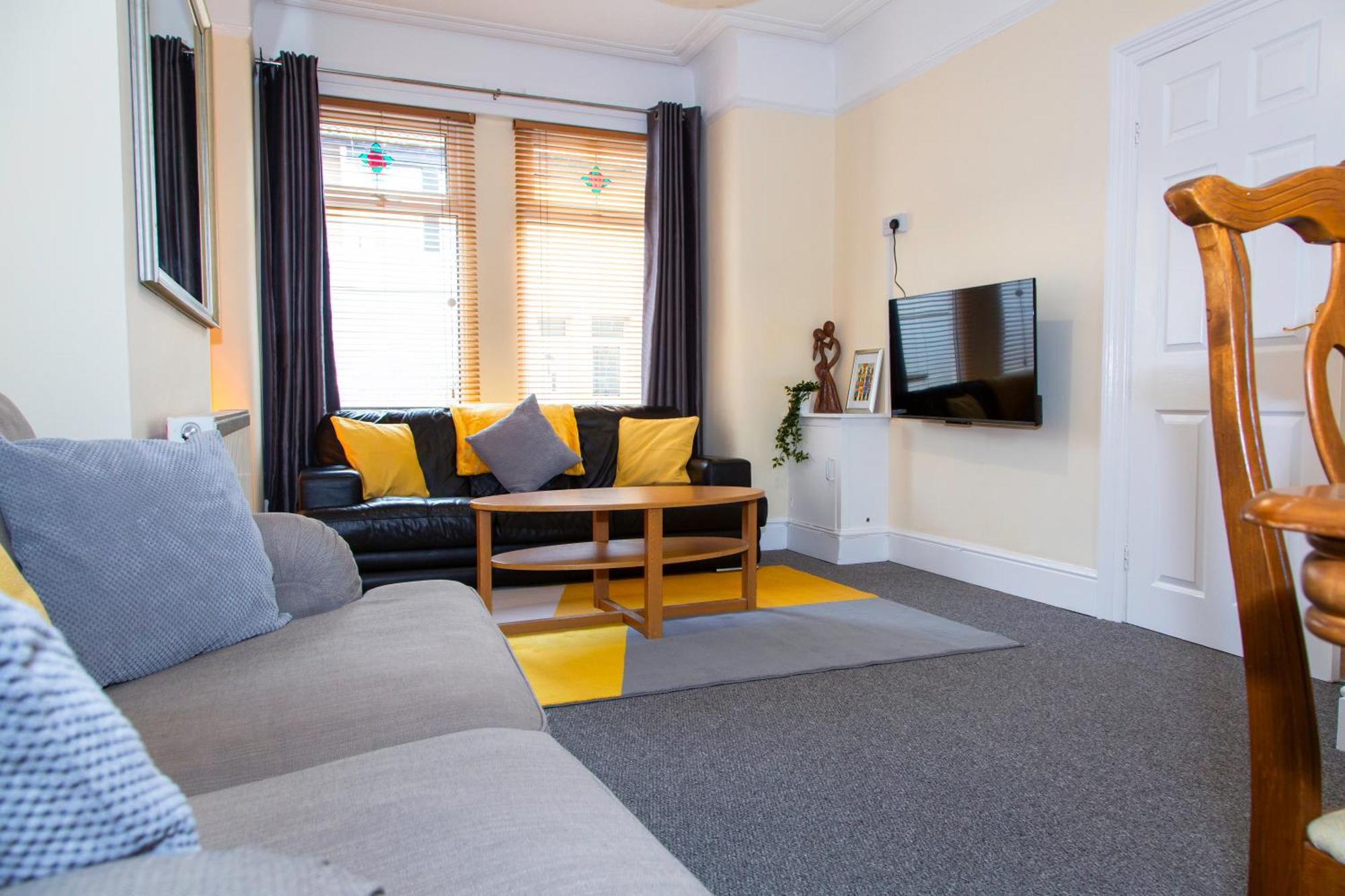 Newly Launched 3 Bedroom House With Free Parking Litherland Exterior photo