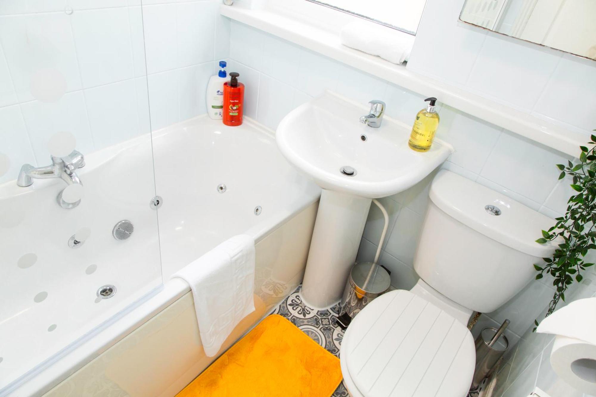 Newly Launched 3 Bedroom House With Free Parking Litherland Exterior photo