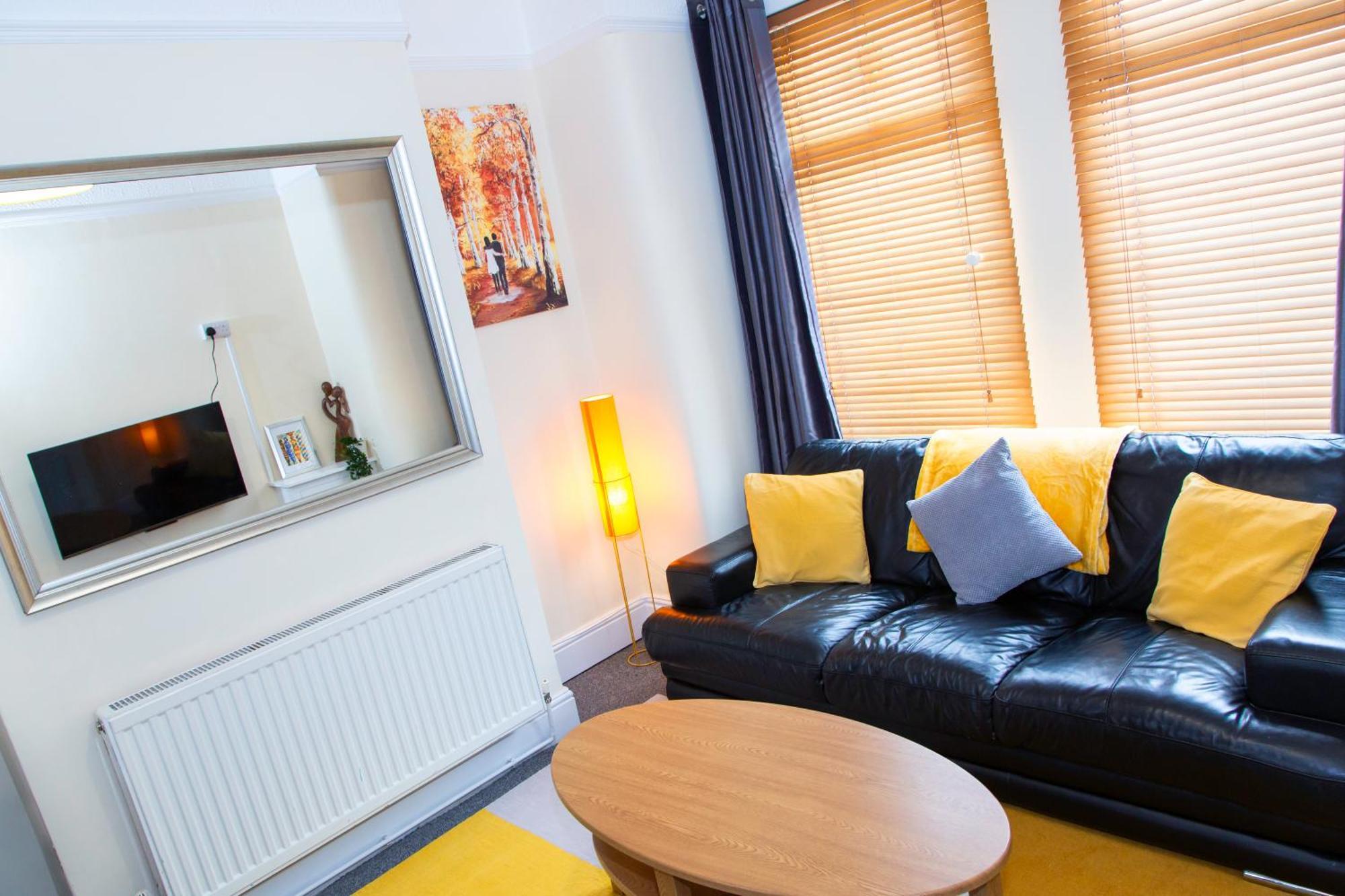 Newly Launched 3 Bedroom House With Free Parking Litherland Exterior photo