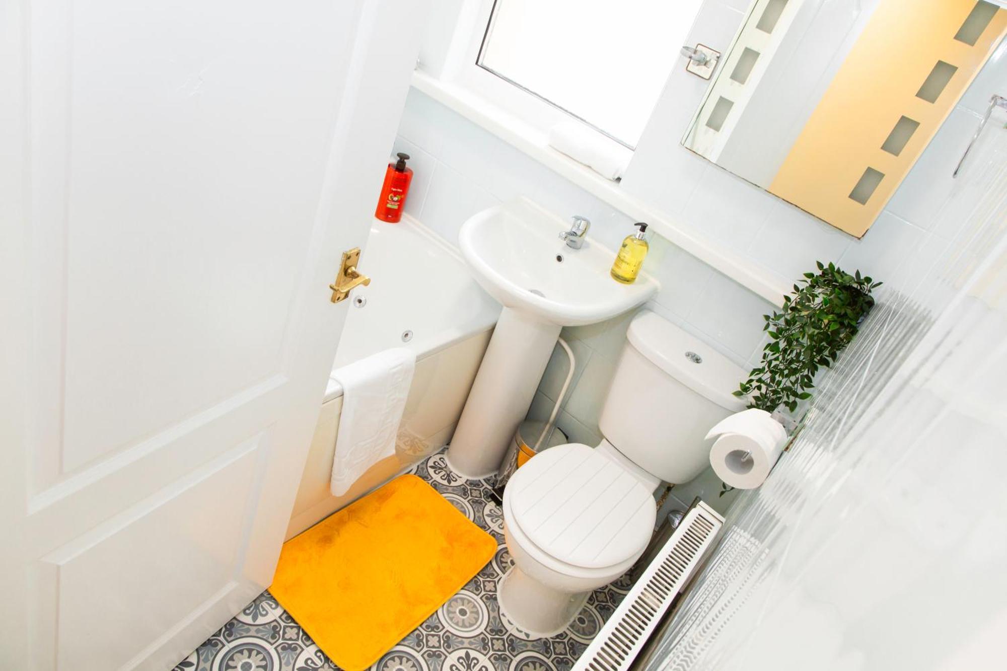Newly Launched 3 Bedroom House With Free Parking Litherland Exterior photo