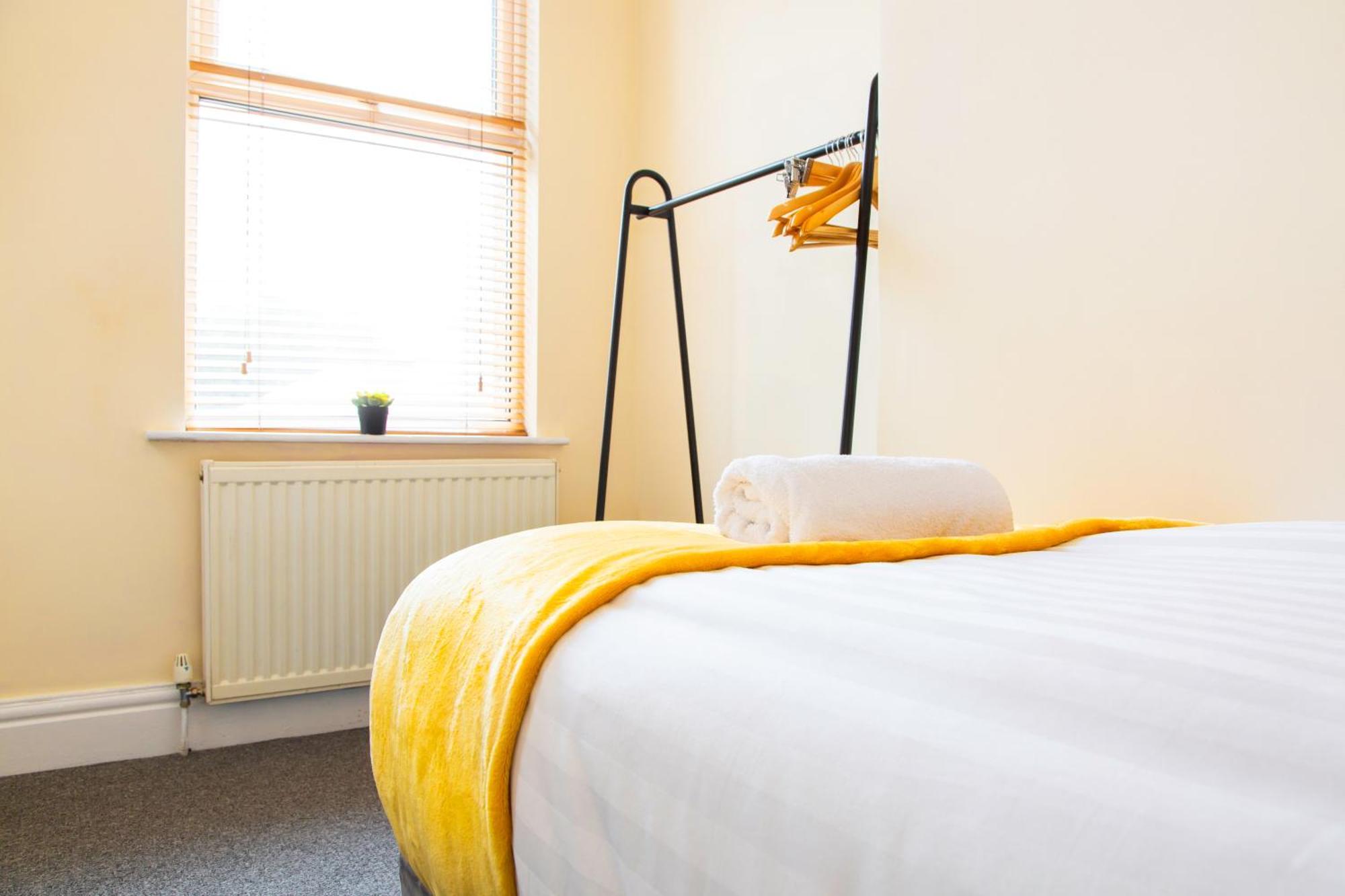 Newly Launched 3 Bedroom House With Free Parking Litherland Exterior photo
