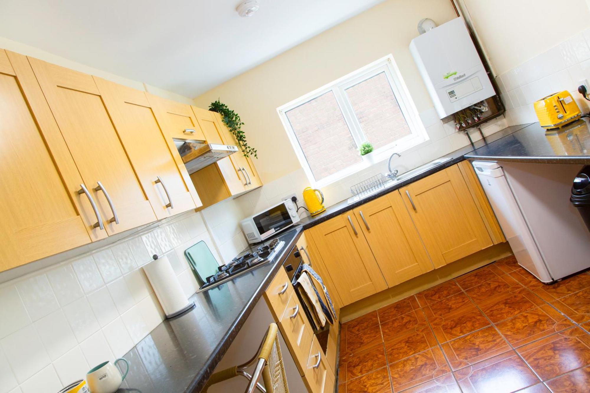 Newly Launched 3 Bedroom House With Free Parking Litherland Exterior photo